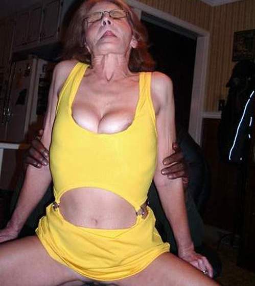 Amateur interracial mature porn: hot woman in yellow.