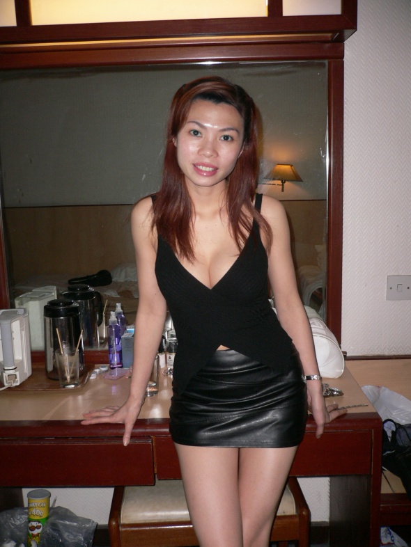 Sexy singapore whore looking to get Big Black Cock