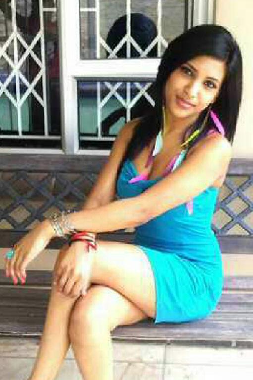 Looking for my first black man experience to cumm inside my puss