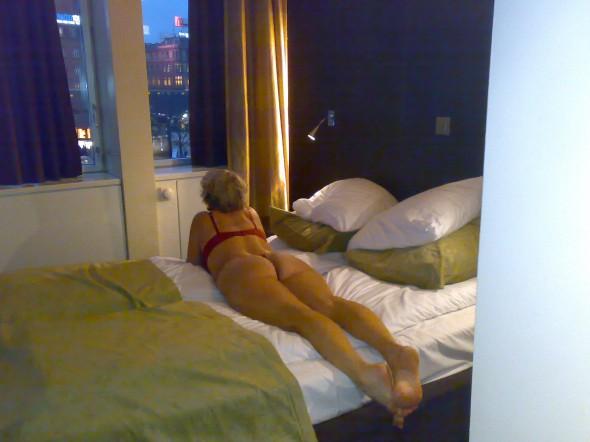 Hotwife couple looking for balck cock