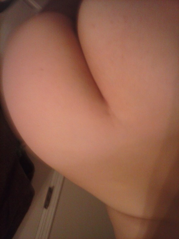 20 yr. old fiancé with a big sexy ass wants threesome!