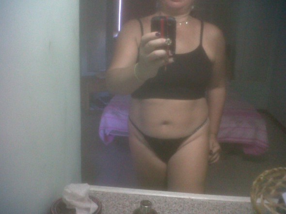 Mujer madura muy curiosa..que opinan?