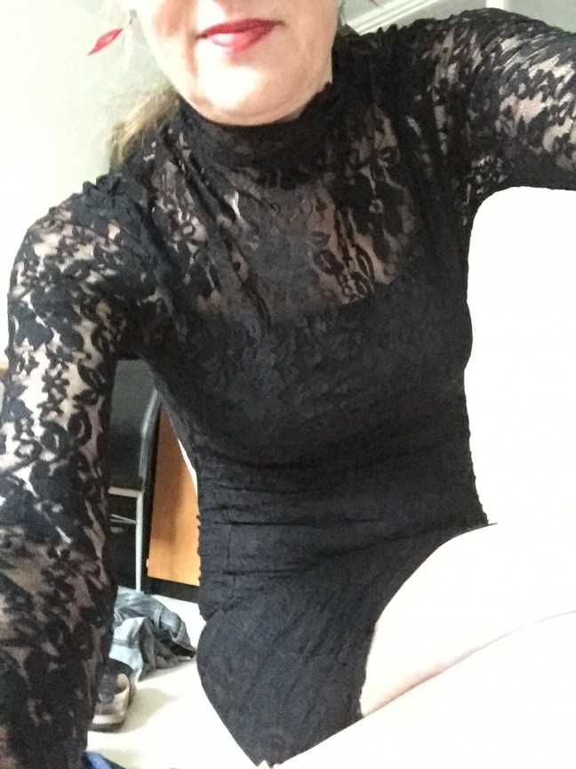 selfies of her phone