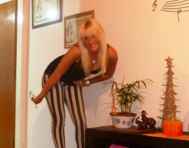 SLUT BLONDE ADDICTED TO BBC