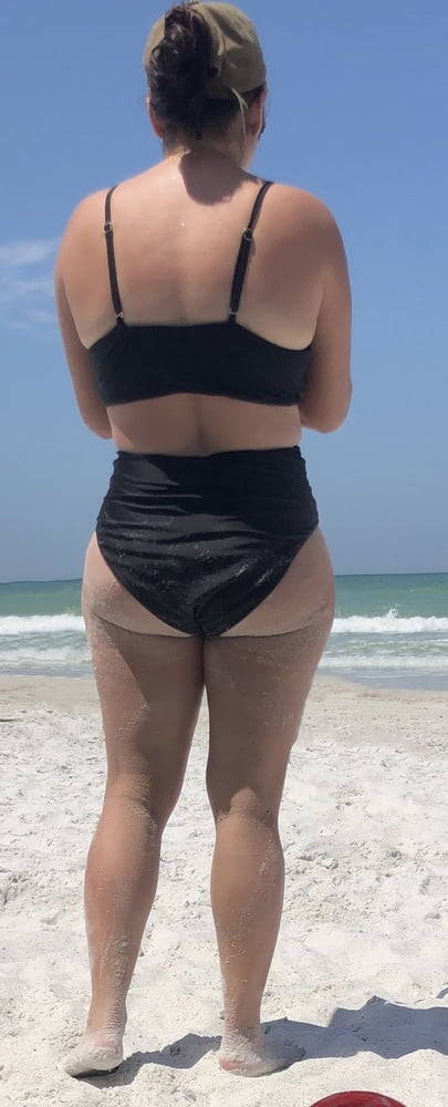 Pawg wife at the beach